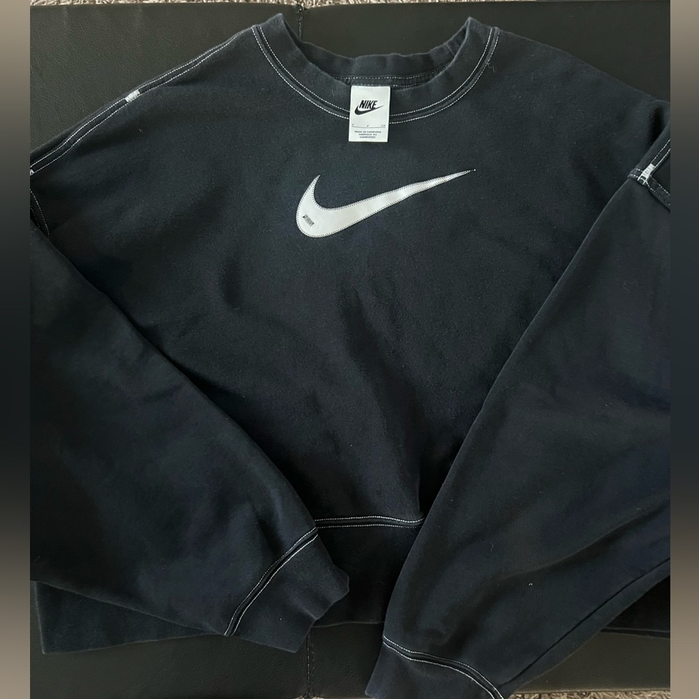 Black Nike crew sweatshirt